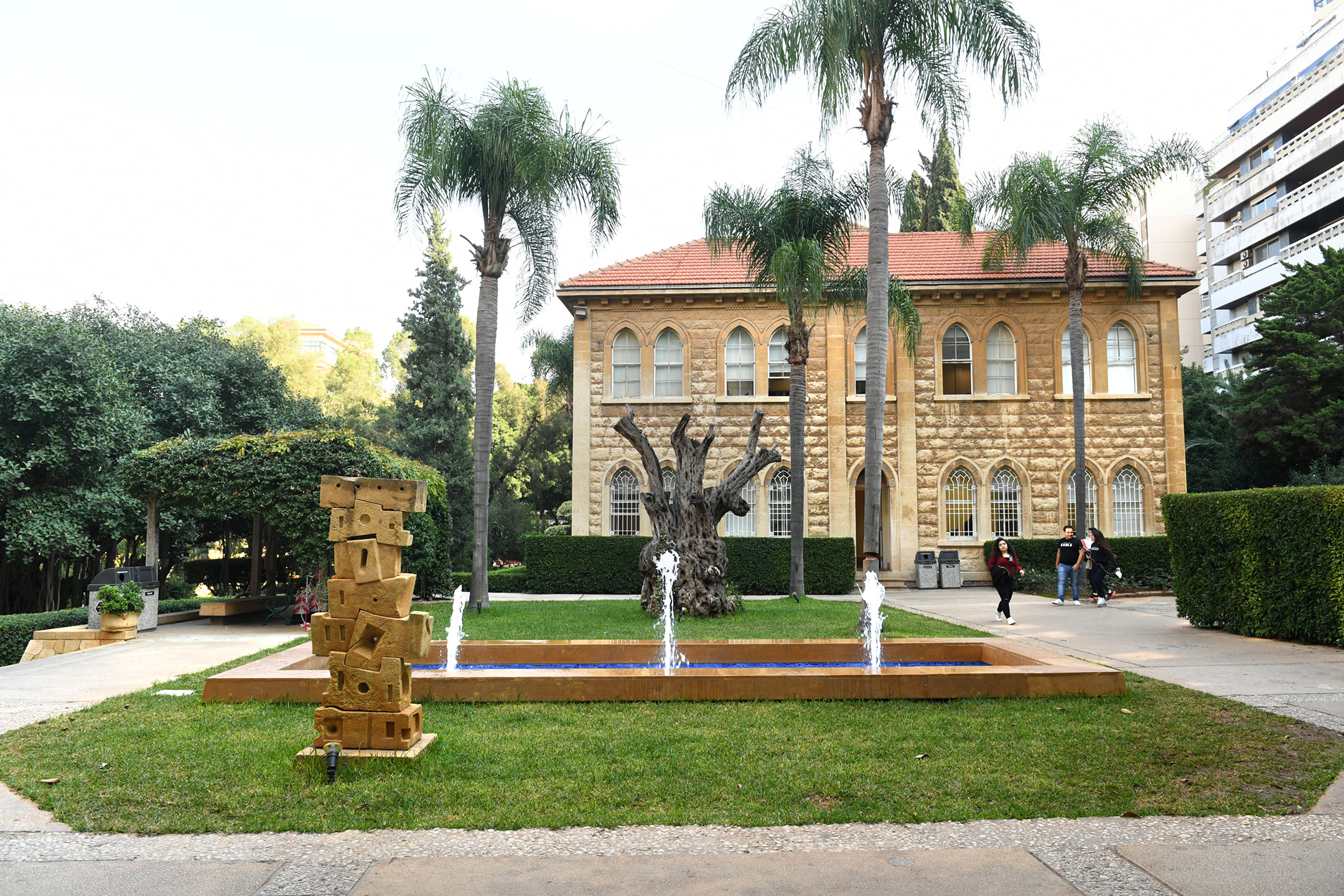 Photo showing Saloua Raouda Choucair’s sculpture in its current location on the Beirut campus.